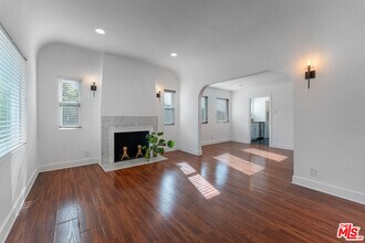 927 N Edinburgh Ave in West Hollywood, CA - Building Photo - Building Photo
