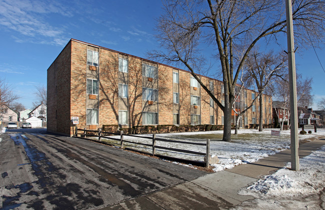 Prestige Apartments in Kenosha, WI - Foto de edificio - Building Photo