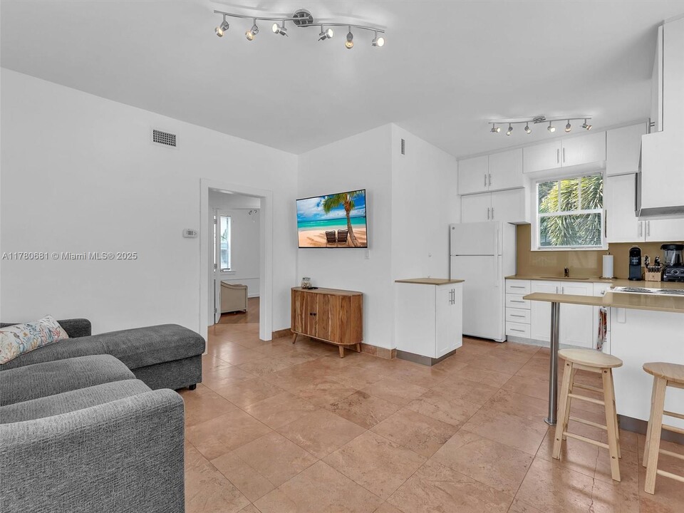 935 Meridian Ave in Miami Beach, FL - Foto de edificio