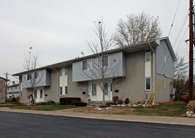 Mayflower Townhouses Cooperative in Plymouth, MI - Building Photo - Building Photo