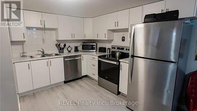12 Glendale Dr in Welland, ON - Building Photo - Building Photo