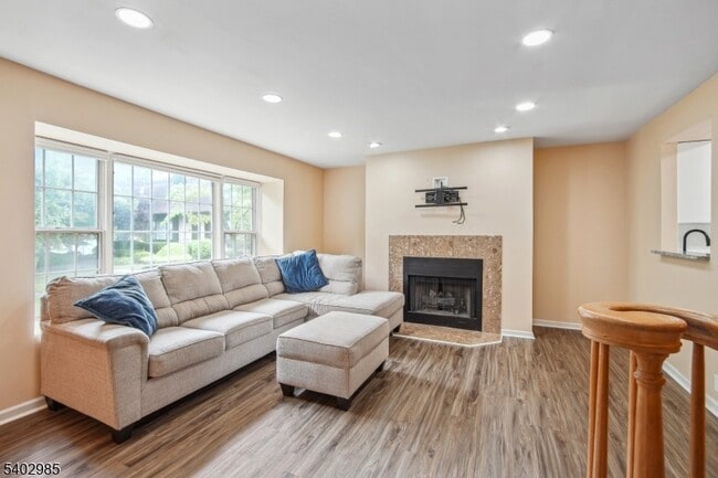 4 Tow Path Cres in Totowa, NJ - Building Photo - Building Photo