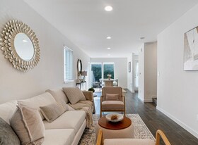 8853 Stone Ave N in Seattle, WA - Building Photo