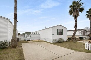 5116 Martinique Calle in Dickinson, TX - Building Photo