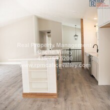 135 Bristol Rd in Logan, UT - Foto de edificio - Building Photo