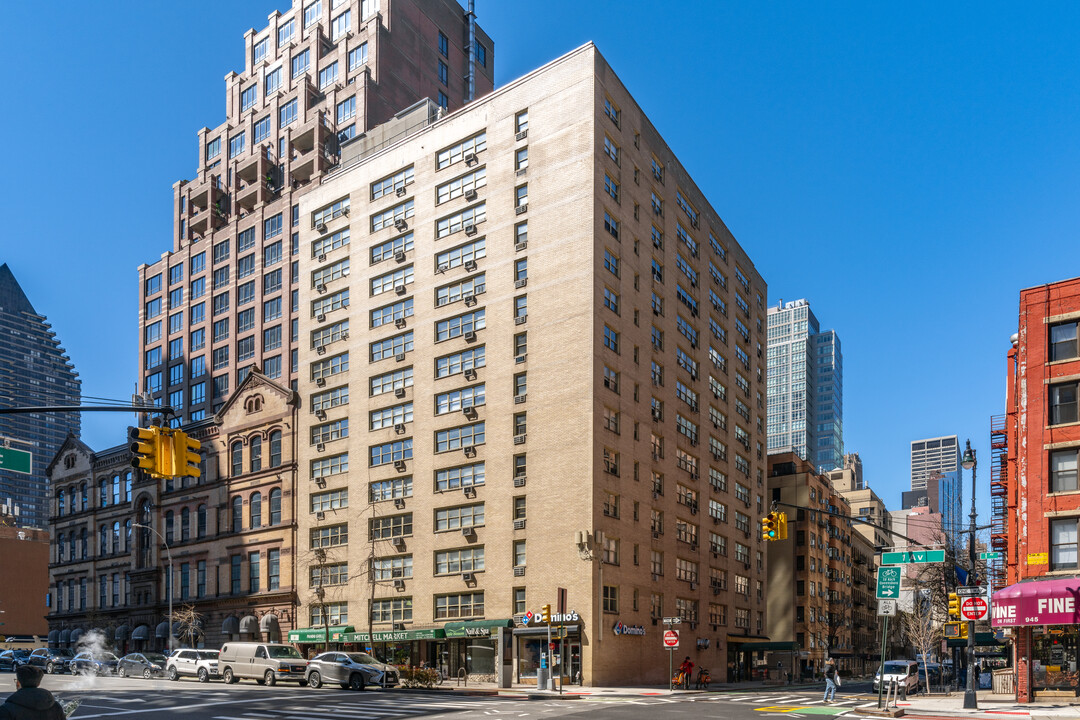 The Beekman Regent in New York, NY - Building Photo