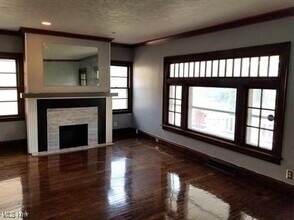 11512 Tonsing Dr in Garfield Heights, OH - Building Photo - Building Photo