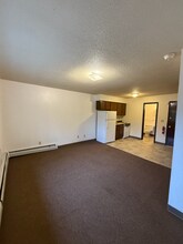 320 Oak Ave N in Thief River Falls, MN - Building Photo - Building Photo