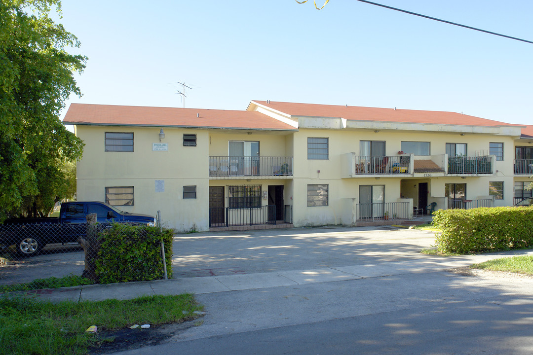 1720 W 42nd St in Hialeah, FL - Building Photo