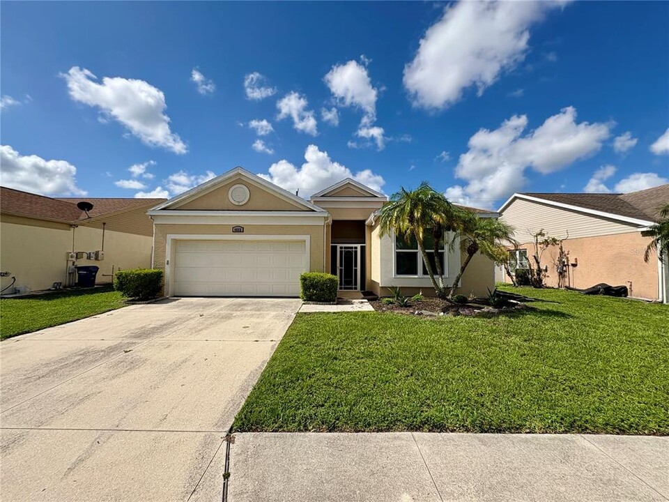 4652 56th Terrace E in Bradenton, FL - Building Photo