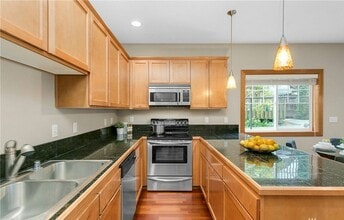 4816 40th Ave SW #B in Seattle, WA - Building Photo - Building Photo