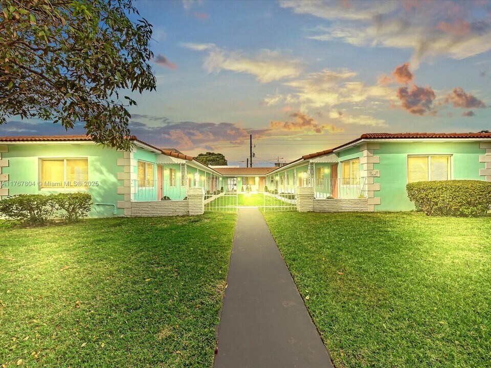 1839 Funston St-Unit -8 in Hollywood, FL - Building Photo