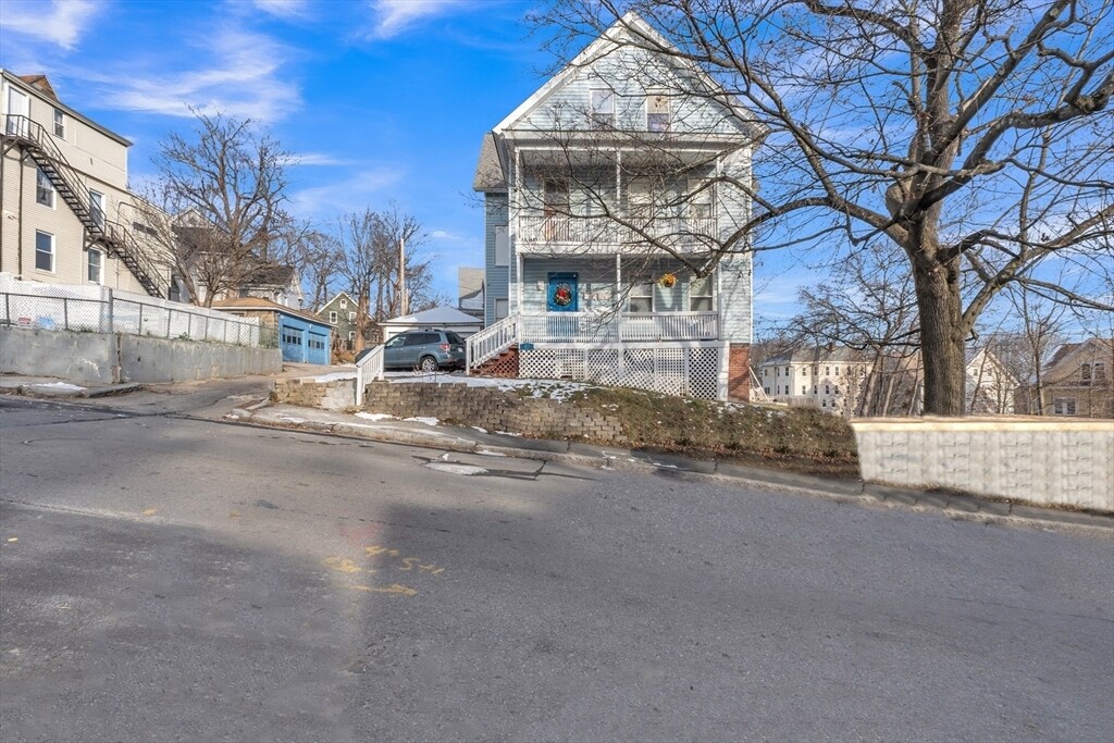 31 Ripley St in Worcester, MA - Building Photo