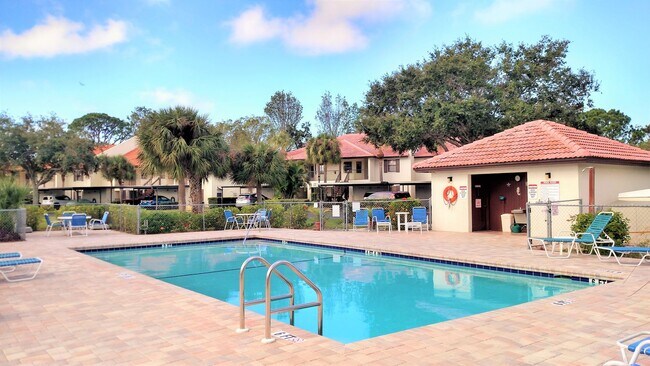 307 Pine Hollow Cir in Venice, FL - Building Photo - Building Photo