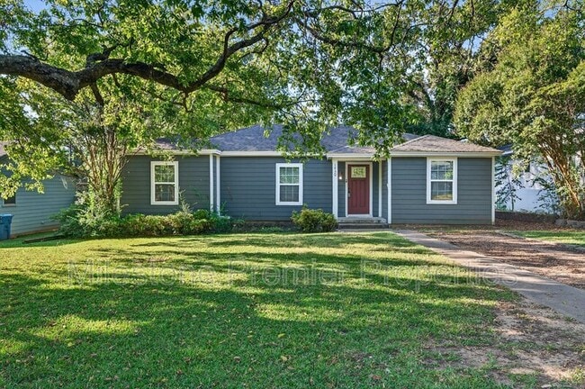 property at 1430 W Shepherd St