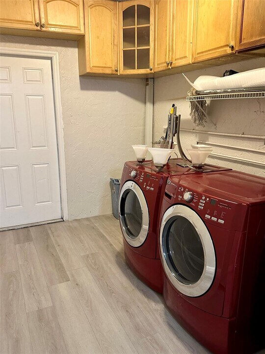 7907 SW 3rd St in North Lauderdale, FL - Building Photo