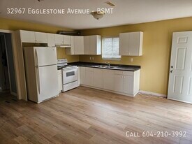 32967 Egglestone Ave in Mission, BC - Building Photo