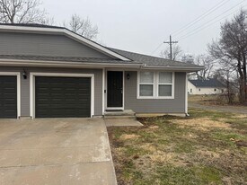 207-209 N Elm St in Cameron, MO - Building Photo