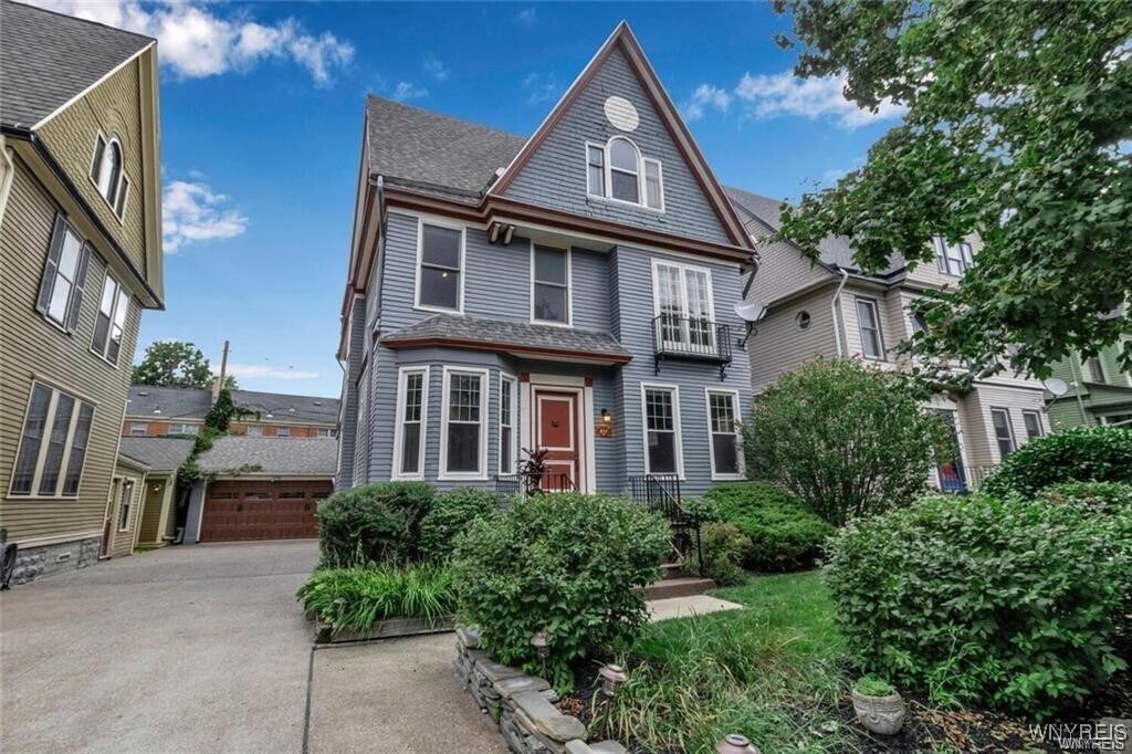 818 Auburn Ave in Buffalo, NY - Building Photo