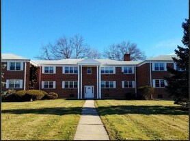 72 Folly Brook Blvd in Wethersfield, CT - Building Photo