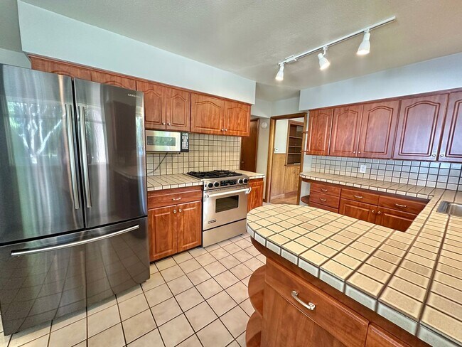 2972 72nd Ave SE in Mercer Island, WA - Building Photo - Building Photo