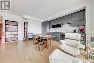 117-1117 McMahon Dr in Toronto, ON - Building Photo - Building Photo