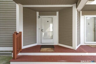 13 Harbour Close in New Haven, CT - Building Photo - Building Photo