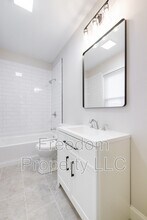 120 Whiting St in Plainville, CT - Building Photo - Building Photo