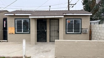 105 E 8th St in Bakersfield, CA - Building Photo