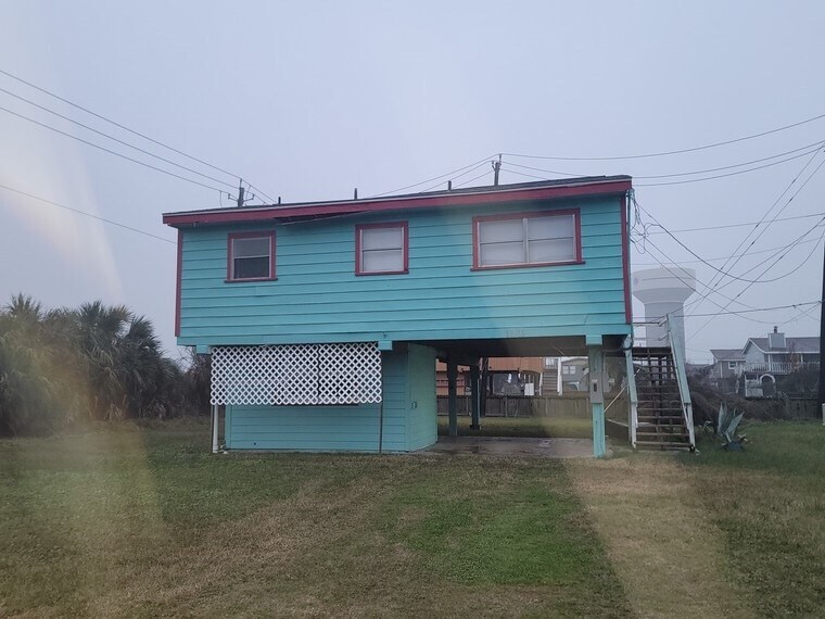 16503 Francis Drake Rd in Jamaica Beach, TX - Building Photo