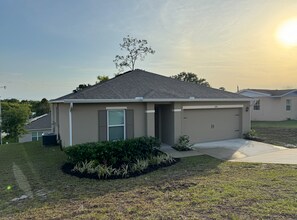 1056 Gerona Ave in Deltona, FL - Building Photo - Building Photo