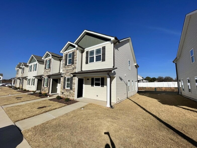 1056 Peony Ln, Unit 0406-D in Youngsville, NC - Building Photo