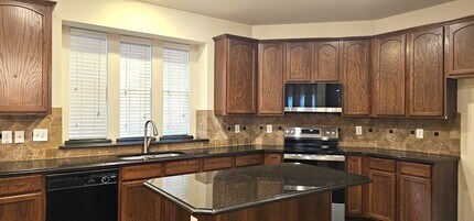 1117 Caudle Ln in Savannah, TX - Foto de edificio - Building Photo