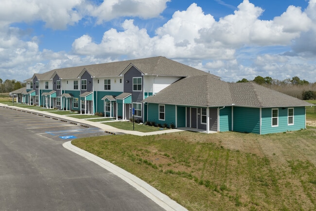 Vineyards at Iowa in Iowa, LA - Building Photo - Building Photo