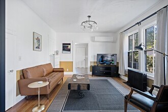 4413 Albany Post Rd, Unit 2 in Hyde Park, NY - Foto de edificio - Building Photo