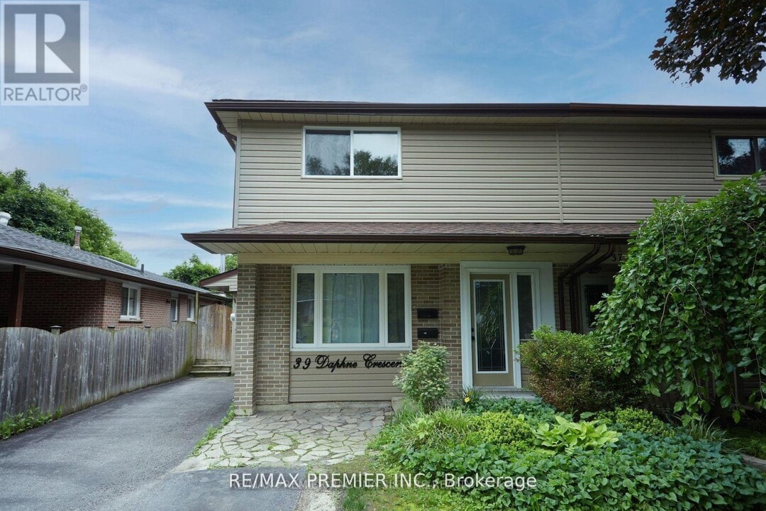 39 Daphne Crescent in Barrie, ON - Building Photo