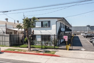 8711-8717 Avalon Blvd in Los Angeles, CA - Building Photo - Building Photo