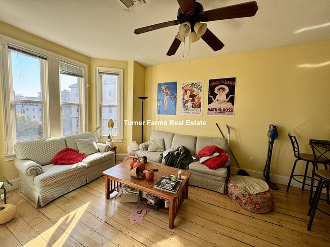 731 Parker St, Unit 2 in Boston, MA - Building Photo - Building Photo