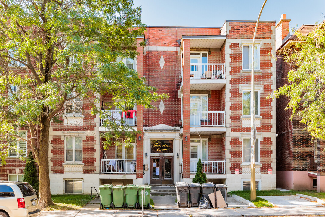 Glenview Court in Montréal, QC - Building Photo