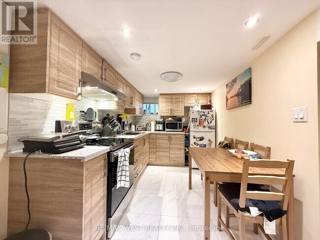 48 Keystone Ave in Toronto, ON - Building Photo - Building Photo