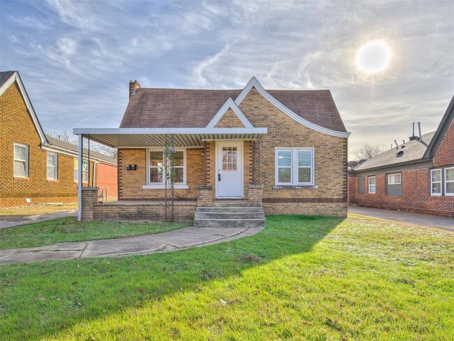 property at 2324 W Park Pl