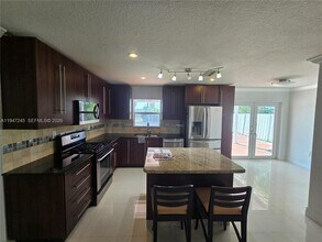 9110 NW 24th Pl in Sunrise, FL - Building Photo - Building Photo