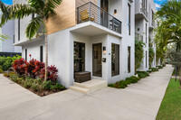 Taho Flagler Townhomes in Fort Lauderdale, FL - Foto de edificio - Building Photo