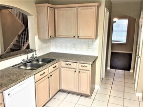 408 Spencer Lndg E in La Porte, TX - Building Photo - Building Photo