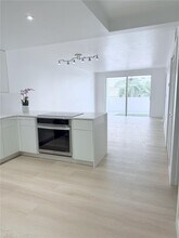 1331 Lincoln Rd in Miami Beach, FL - Building Photo - Building Photo