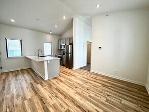 2230 R St, Unit 9 in Lincoln, NE - Foto de edificio - Building Photo