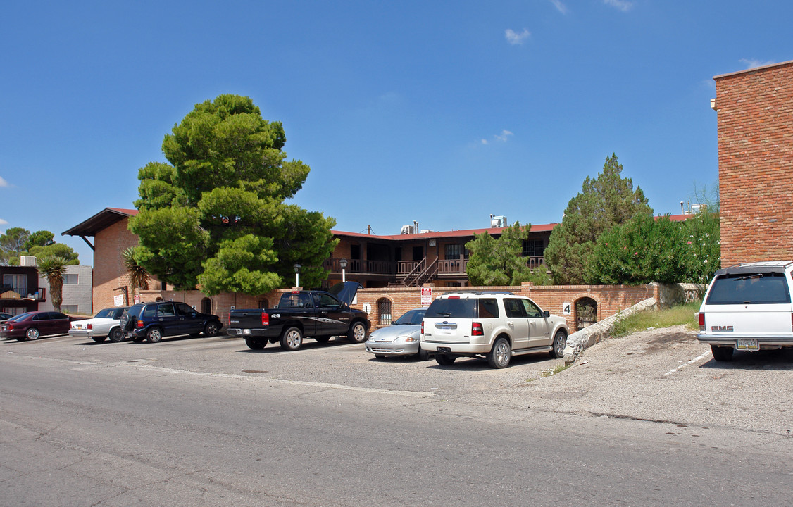 5236 Carousel Dr in El Paso, TX - Building Photo