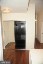 10401 Grosvenor Pl in Rockville, MD - Building Photo