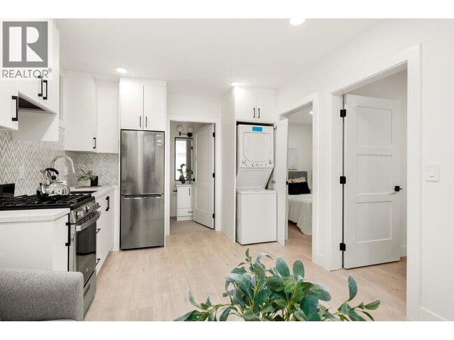 3588 E Pender St in Vancouver, BC - Building Photo - Building Photo