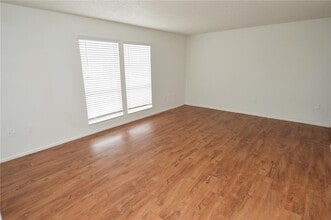 8425 Cerro Cir in Tampa, FL - Building Photo - Building Photo